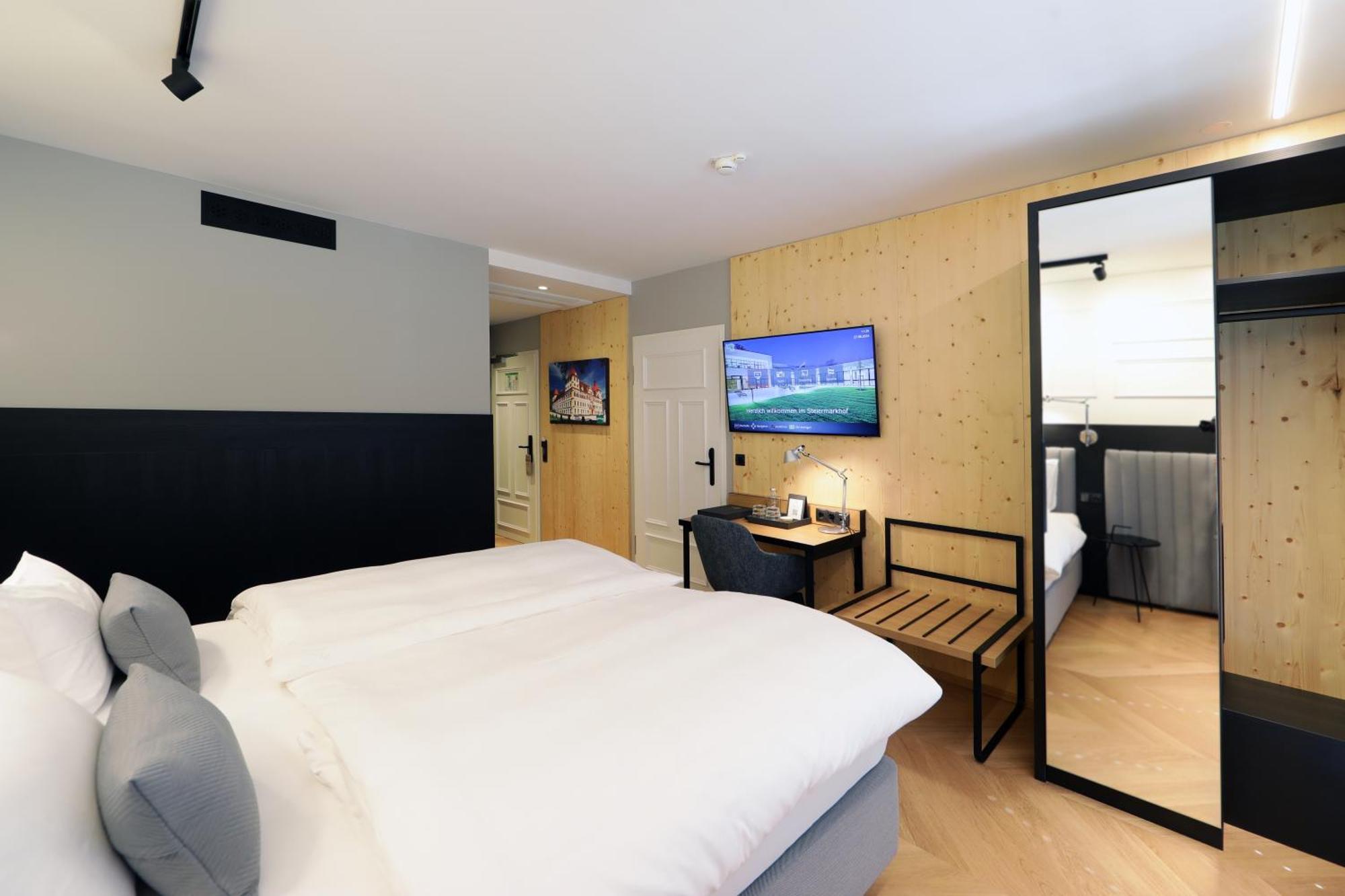 Hotel Steiermarkhof Graz - Aus Holz Gebaut, Von Huegeln Gekuesst Eksteriør billede