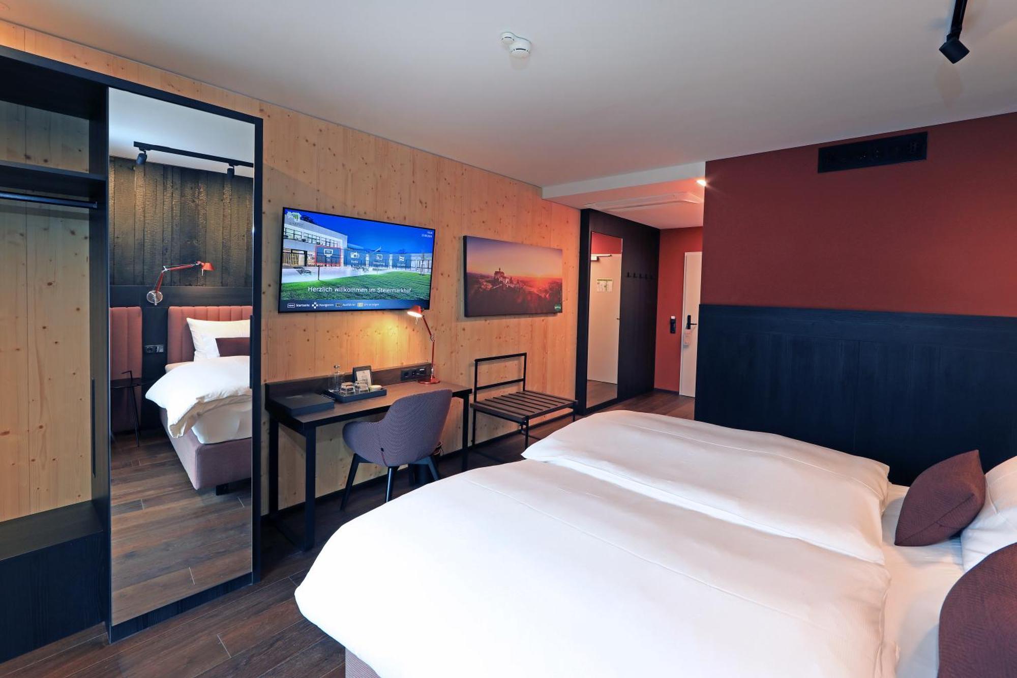 Hotel Steiermarkhof Graz - Aus Holz Gebaut, Von Huegeln Gekuesst Eksteriør billede