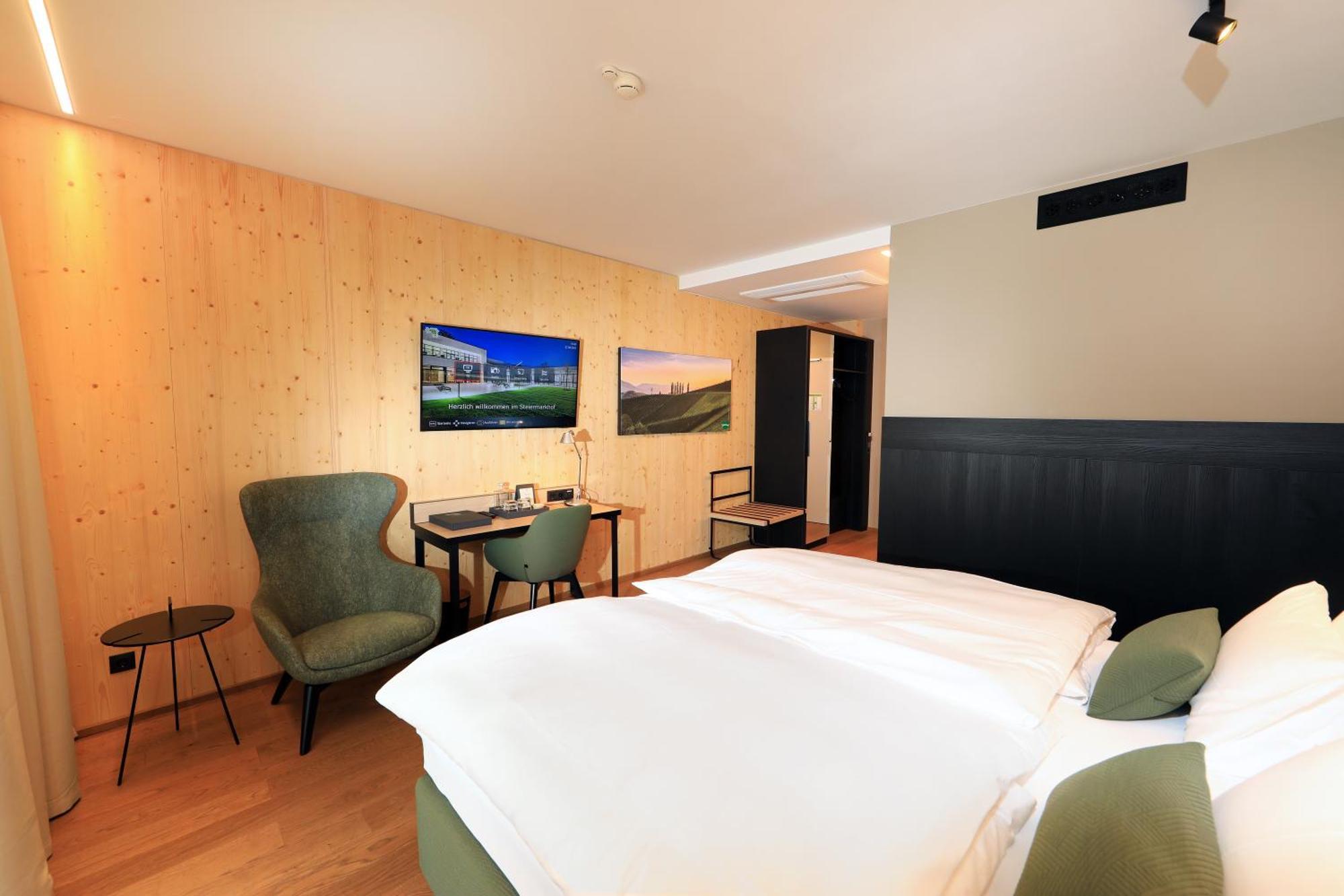 Hotel Steiermarkhof Graz - Aus Holz Gebaut, Von Huegeln Gekuesst Eksteriør billede