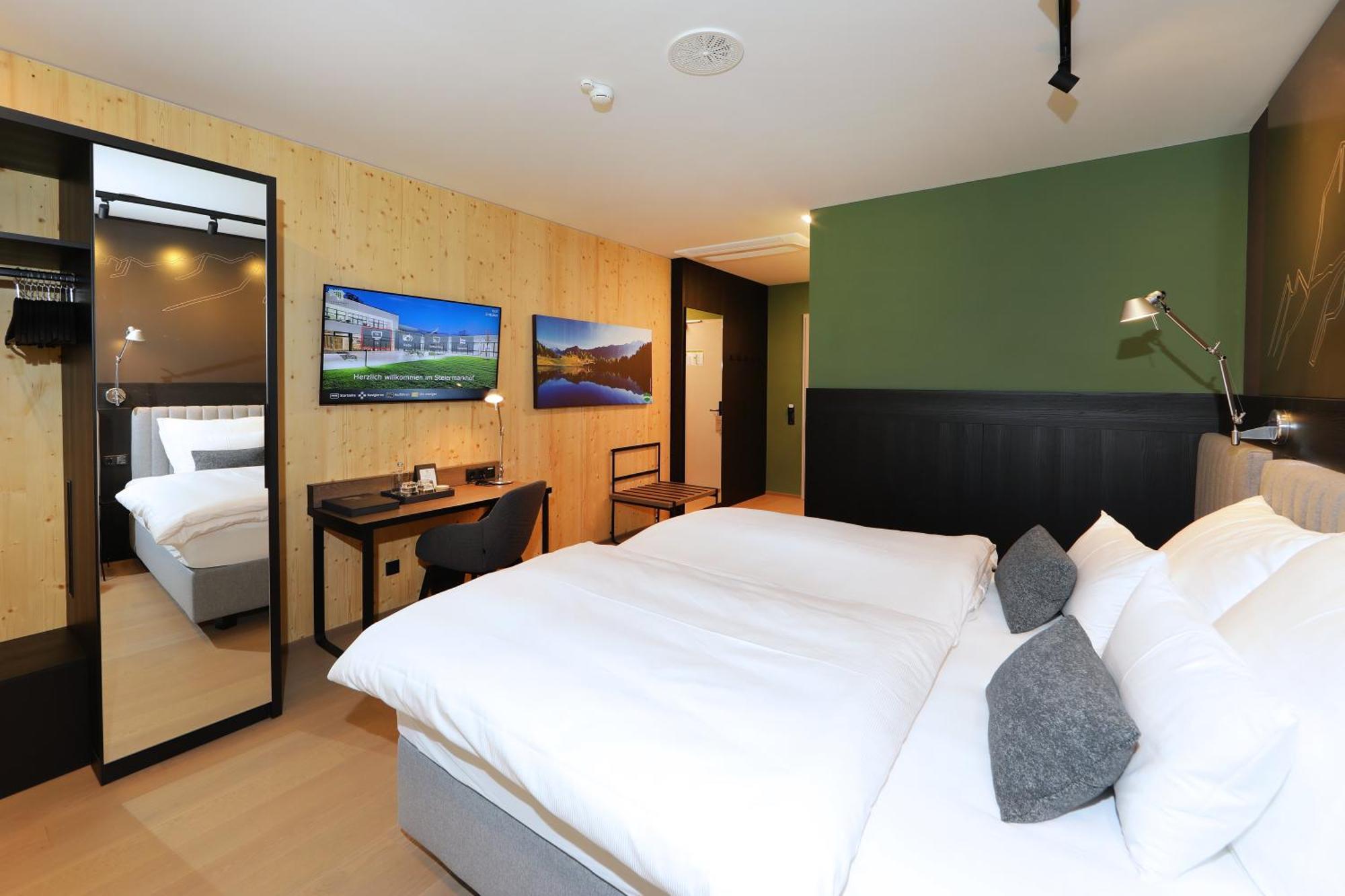 Hotel Steiermarkhof Graz - Aus Holz Gebaut, Von Huegeln Gekuesst Eksteriør billede